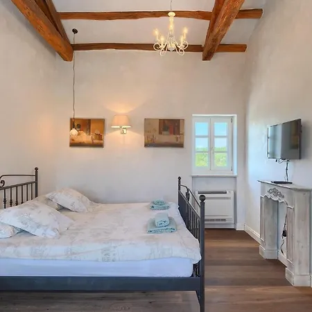 Peran Holiday home