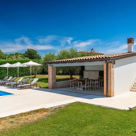 Peran Holiday home
